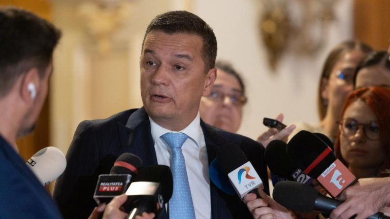 Un nou mister pentru Bolojan cat ani gajati exista