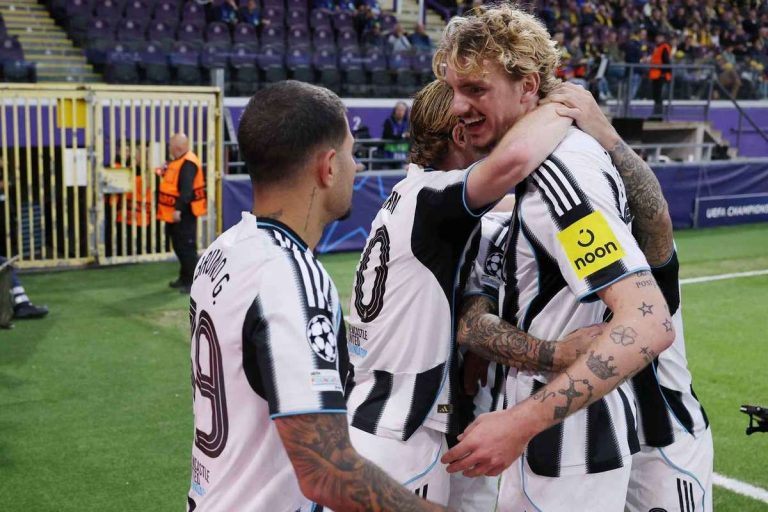 Anthony Gordon a marcat doua penalty uri Newcastle a invins Union Saint Gilloise